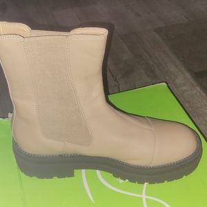 Short ankle boots for women